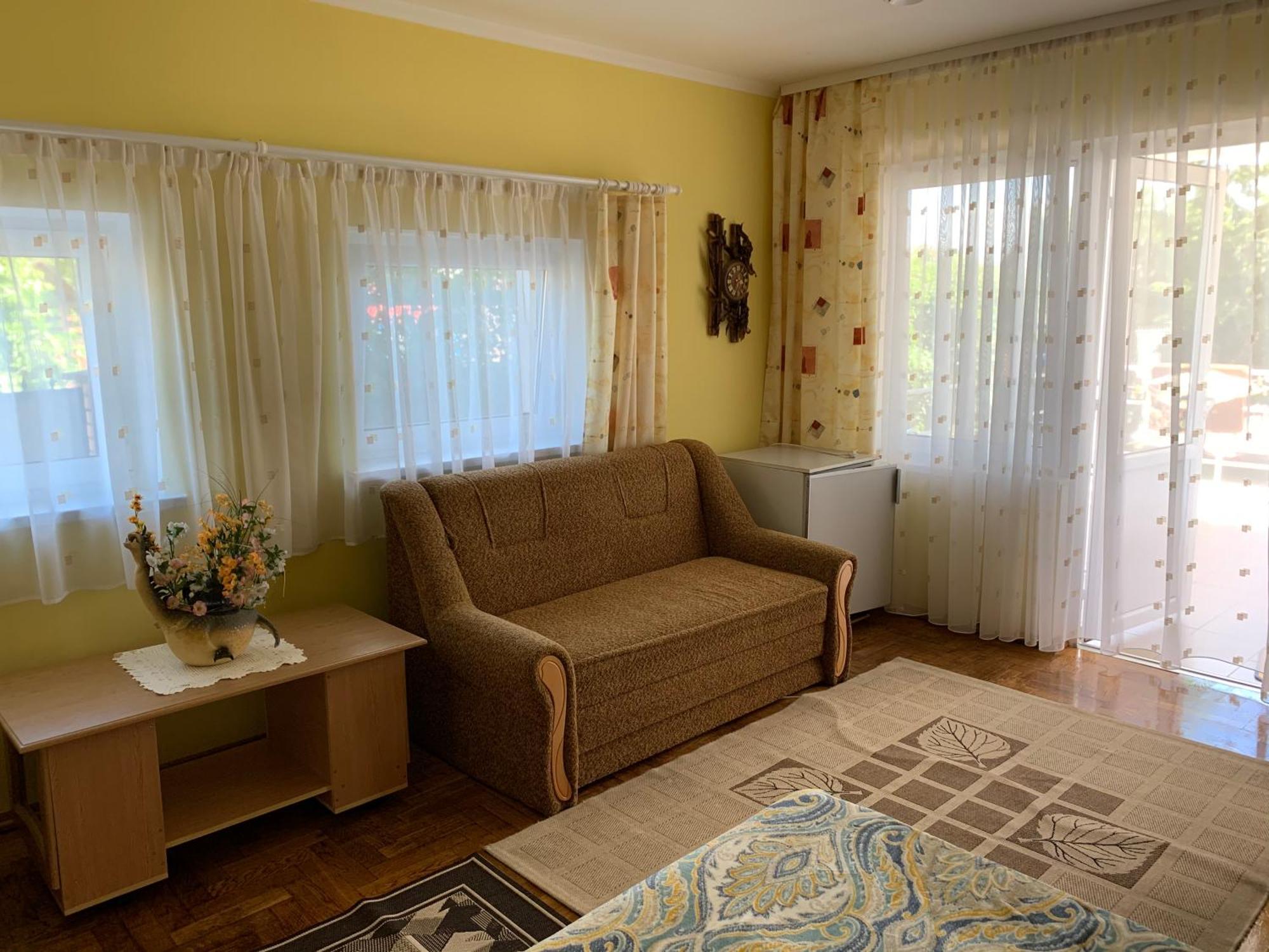 Комфортабельный Коттедж Bed & Breakfast Svityaz' ภายนอก รูปภาพ