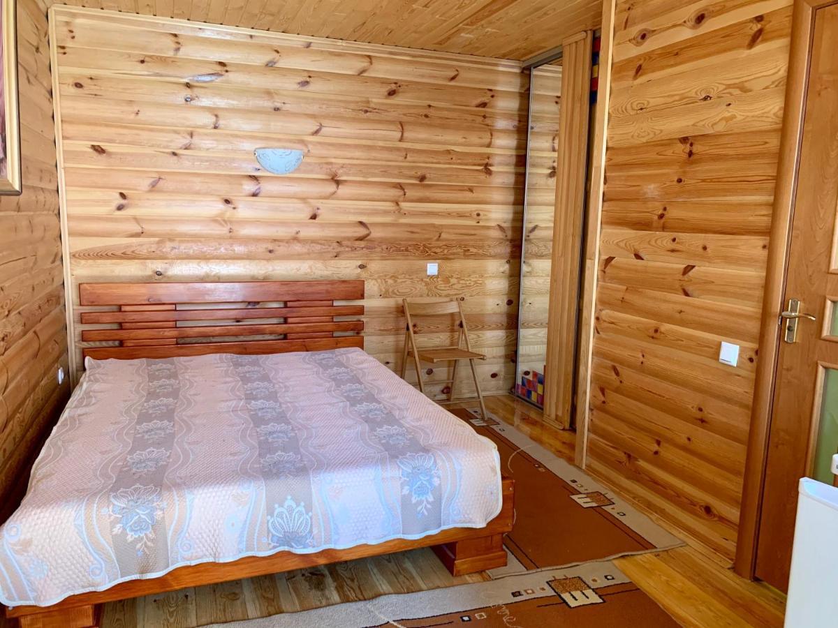 Комфортабельный Коттедж Bed & Breakfast Svityaz' ภายนอก รูปภาพ