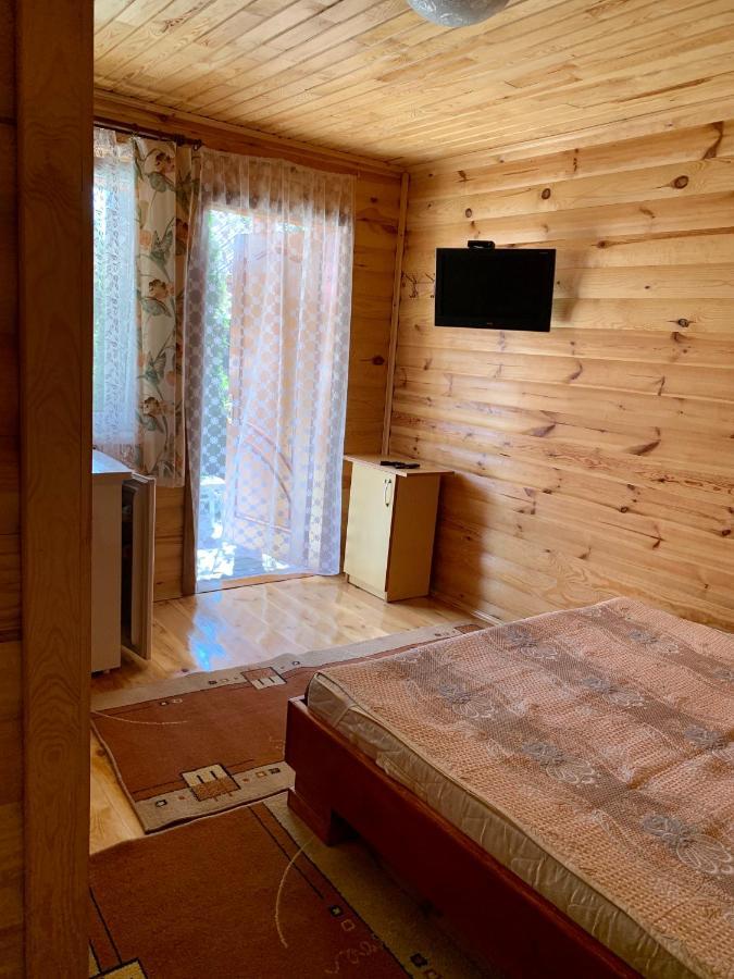 Комфортабельный Коттедж Bed & Breakfast Svityaz' ภายนอก รูปภาพ