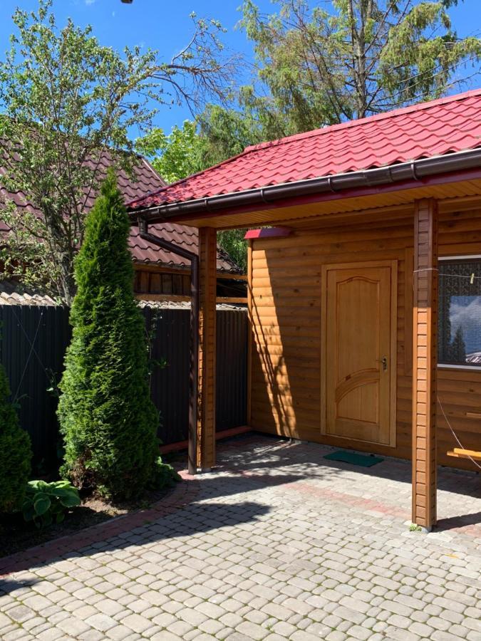 Комфортабельный Коттедж Bed & Breakfast Svityaz' ภายนอก รูปภาพ