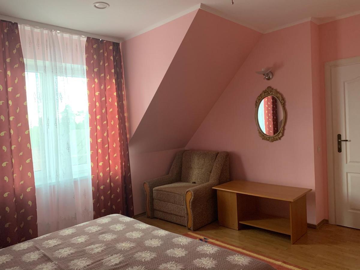 Комфортабельный Коттедж Bed & Breakfast Svityaz' ภายนอก รูปภาพ