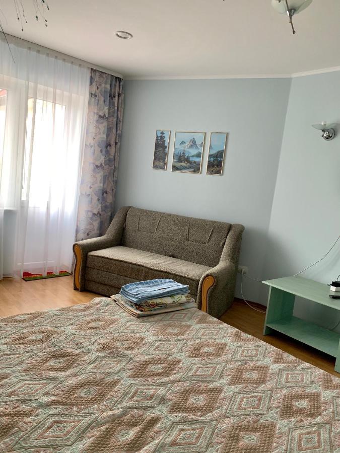 Комфортабельный Коттедж Bed & Breakfast Svityaz' ภายนอก รูปภาพ