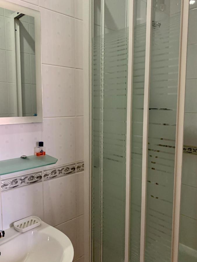 Комфортабельный Коттедж Bed & Breakfast Svityaz' ภายนอก รูปภาพ