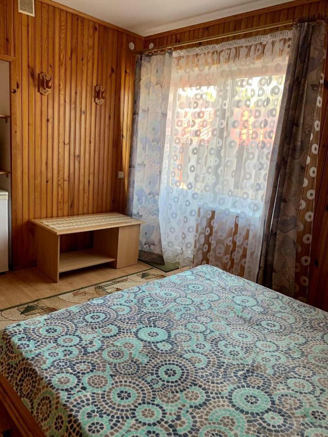 Комфортабельный Коттедж Bed & Breakfast Svityaz' ภายนอก รูปภาพ