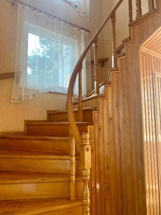 Комфортабельный Коттедж Bed & Breakfast Svityaz' ภายนอก รูปภาพ